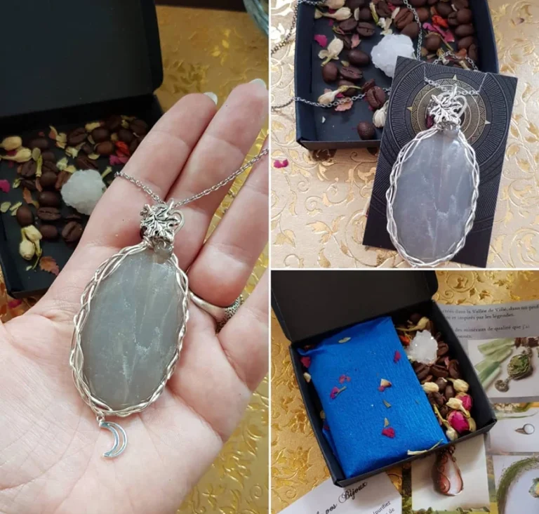 Collier pierre de lune de chez Aurore Lune